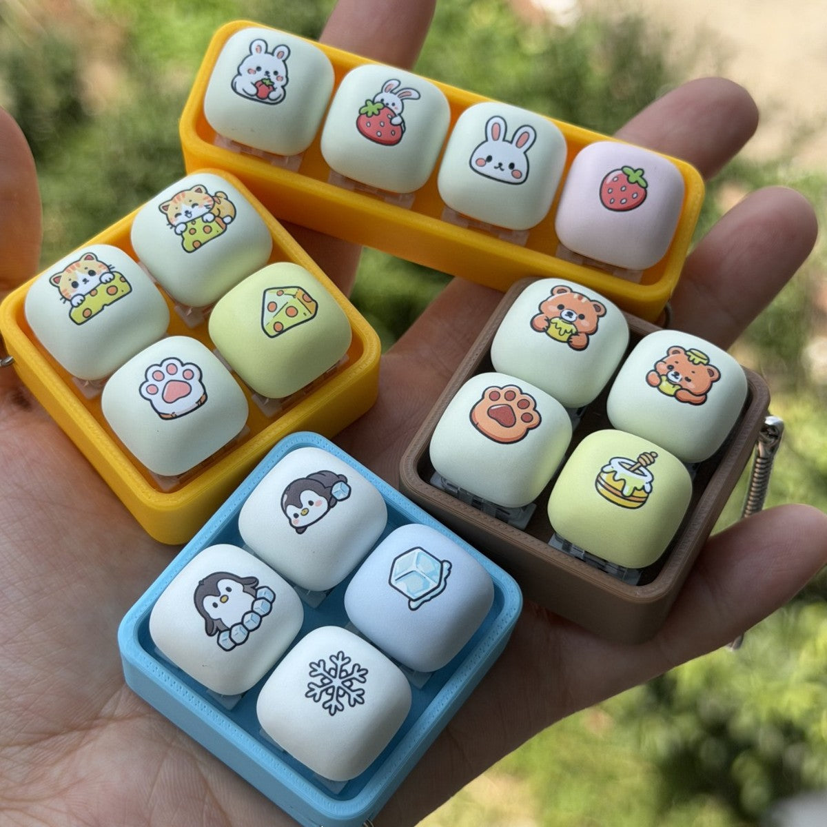 Colourful animal tray 4-key keycap clicker keychains